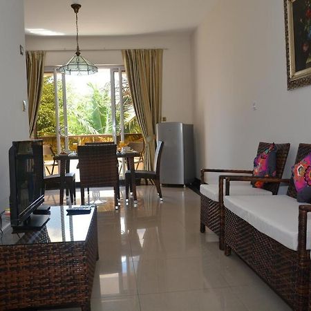 Burnas Beach Aparthotel Pereybere Beach Eksteriør bilde